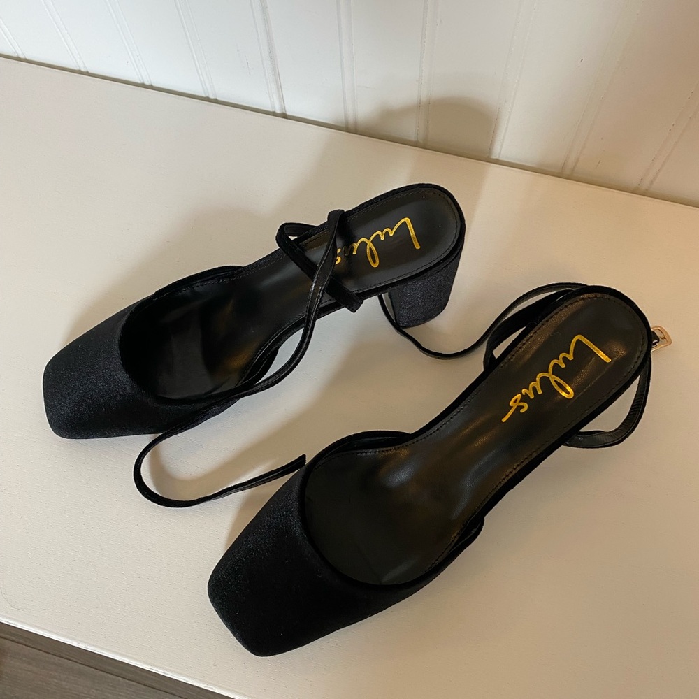 Lulu’s black velvet shoes with ankle straps. Size 9. Never worn. New with box.